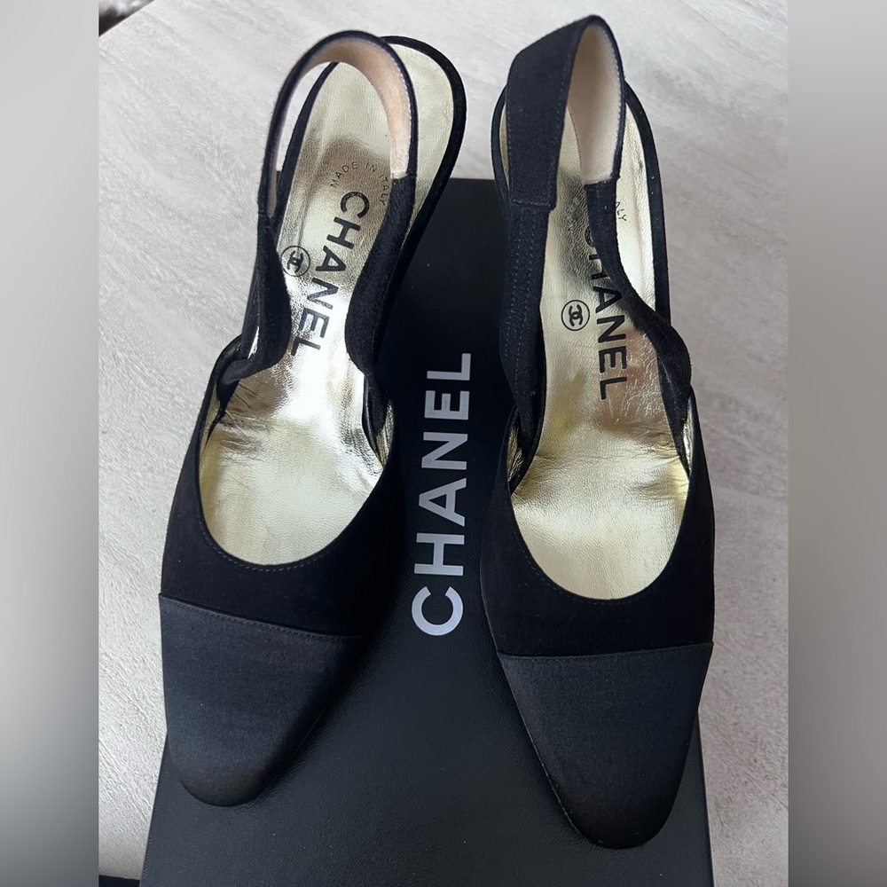 CHANEL Vintage Black Suede‎ & Satin Cap Toe Slingback Pumps – Size 36